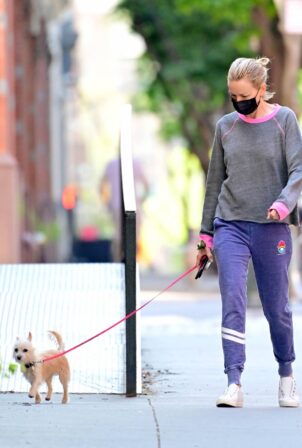 Naomi Watts - walking her dog in New York