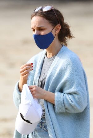 Natalie Portman - is spotted at Parsley Bay beach in Sydney