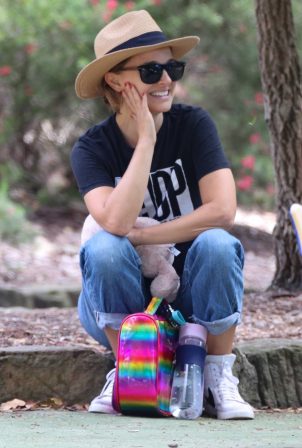 Natalie Portman - Spotted at a Park in Sydney