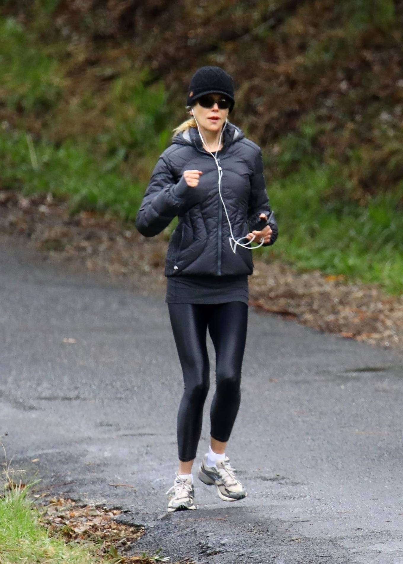 Nicole Kidman – Jogging candids in Byron Bay