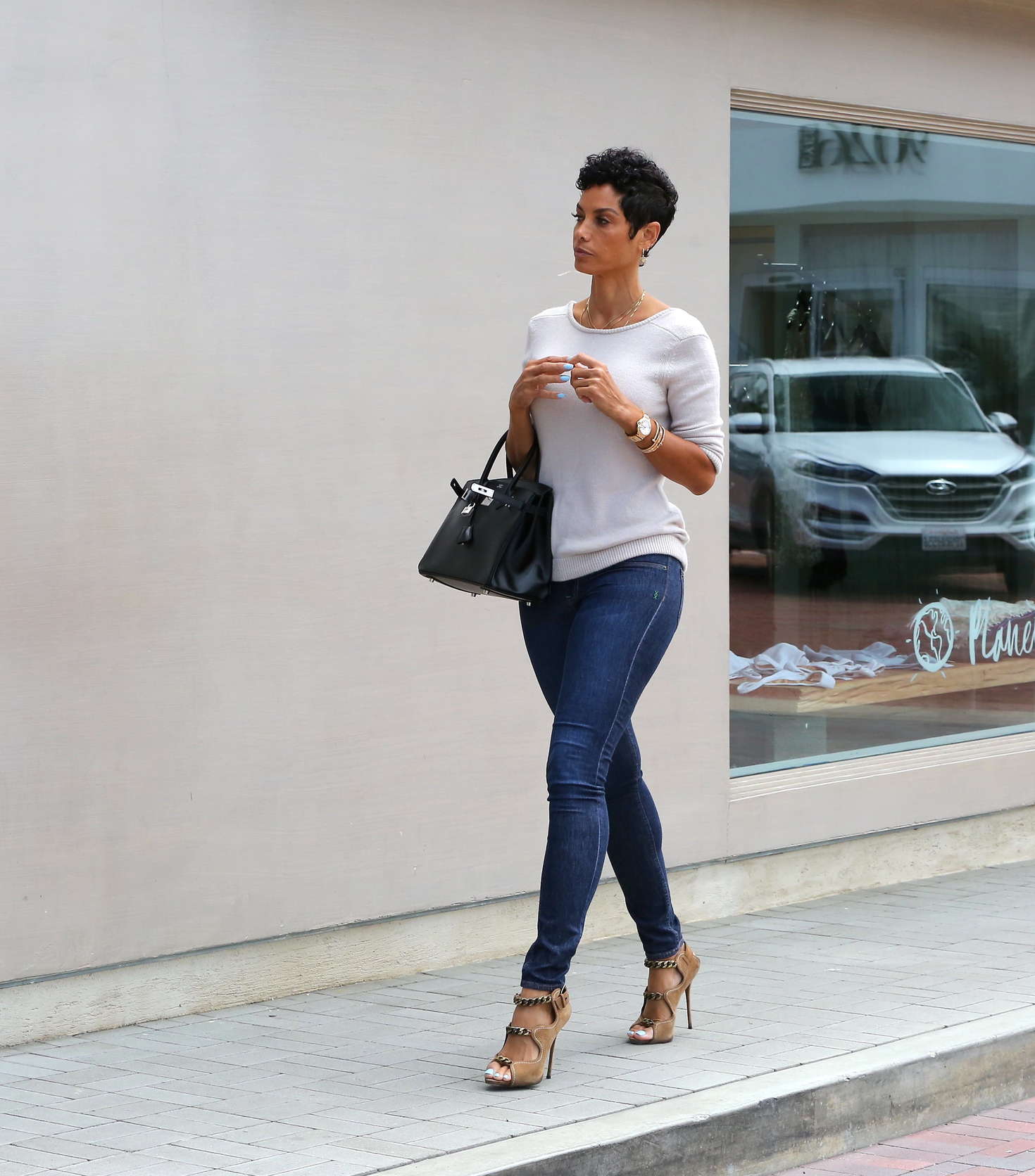Mindre end humane pubertet Nicole Murphy in Tight Jeans Shopping -02 | GotCeleb