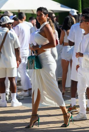 Nicole Murphy - In white dress at the 4th of July White Party at Nobu in Malibu