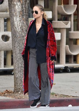 Nicole Richie - Out in Los Angeles