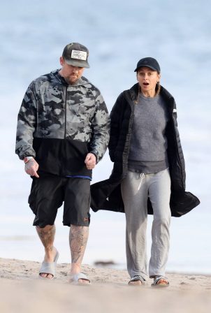 Nicole Richie - Spotted on the beach in Newport