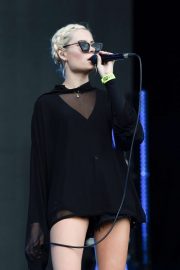 Nina Nesbitt - Performing at Fusion Festival in Sefton Park in Liverpool