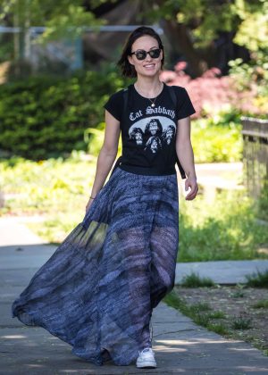Olivia Wilde in Long Skirt out for a walk in Brooklyn