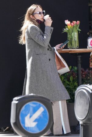 Olivia Wilde - Seen at a Marylebone Patisserie in central London