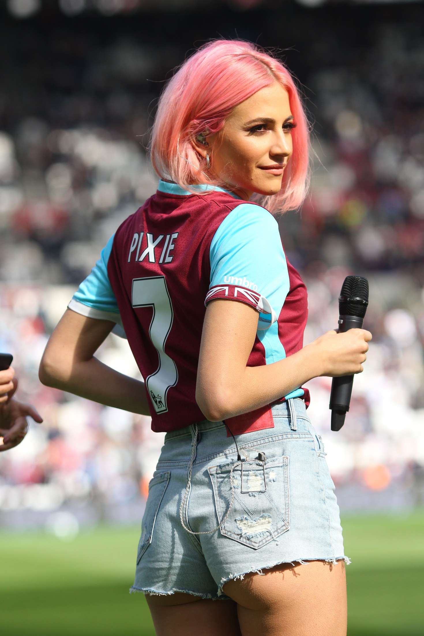 Pixie Lott Performs At West Ham United V Everton 03 Gotceleb