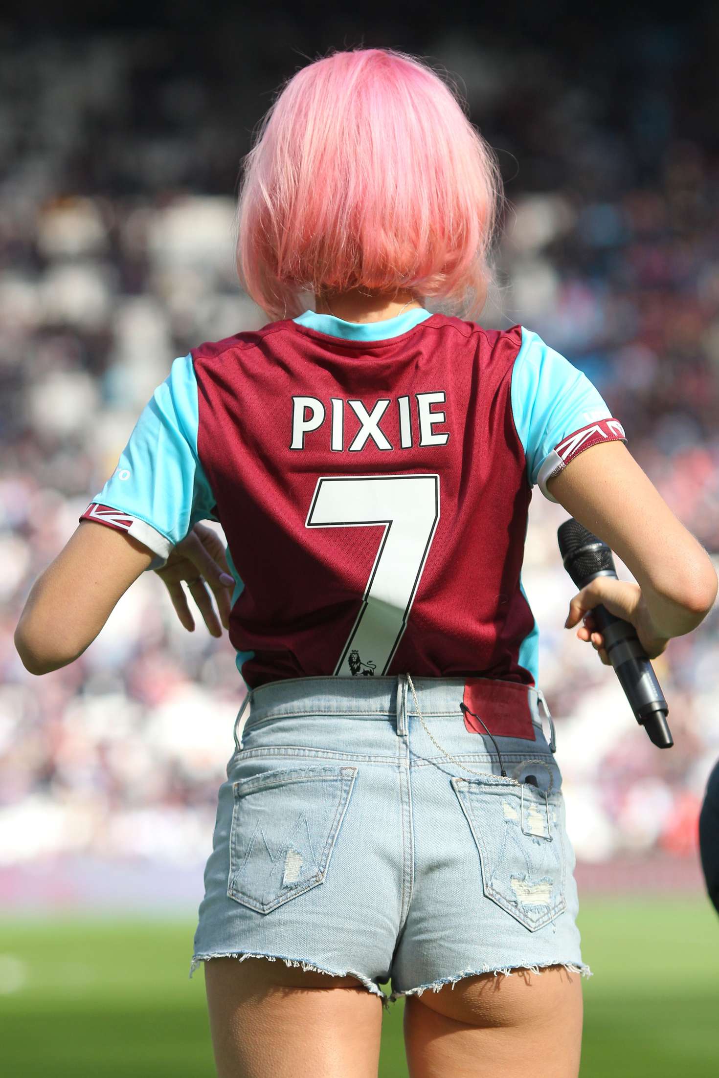 Pixie Lott Performs At West Ham United V Everton 09 Gotceleb