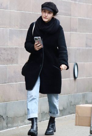 Rachel Brosnahan - Spotted during her stroll in Manhattan's West Village