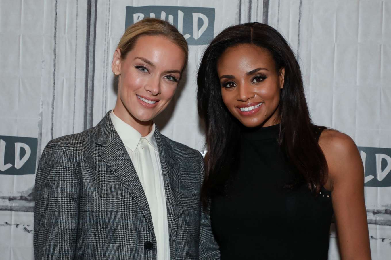 Rachel Skarsten - Visits Build Studios to discuss Batwoman in New York