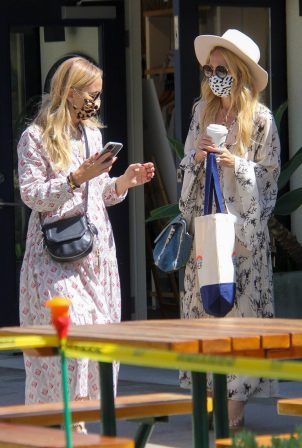 Rachel Zoe - Seen with a friend at the Malibu Country Mart