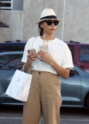 Rashida Jones - Shopping in Beverly Hills