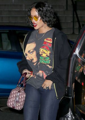 Rihanna - Heading to a downtown hotel in New York