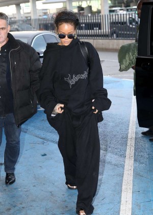 Rihanna - Leaving France After Paris Fashion Week