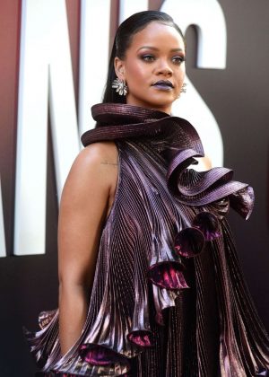 Rihanna - Ocean's 8 Premiere photocall In New York