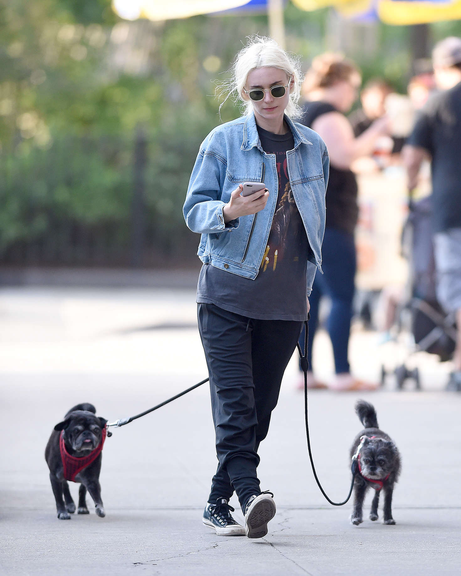 Rooney Mara With Her New Blonde Hair 01 Gotceleb