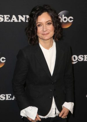 Sara Gilbert - 'Roseanne' Premiere in Los Angeles