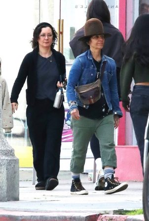 Sara Gilbert - With Linda Perry on a family outing in Los Angeles