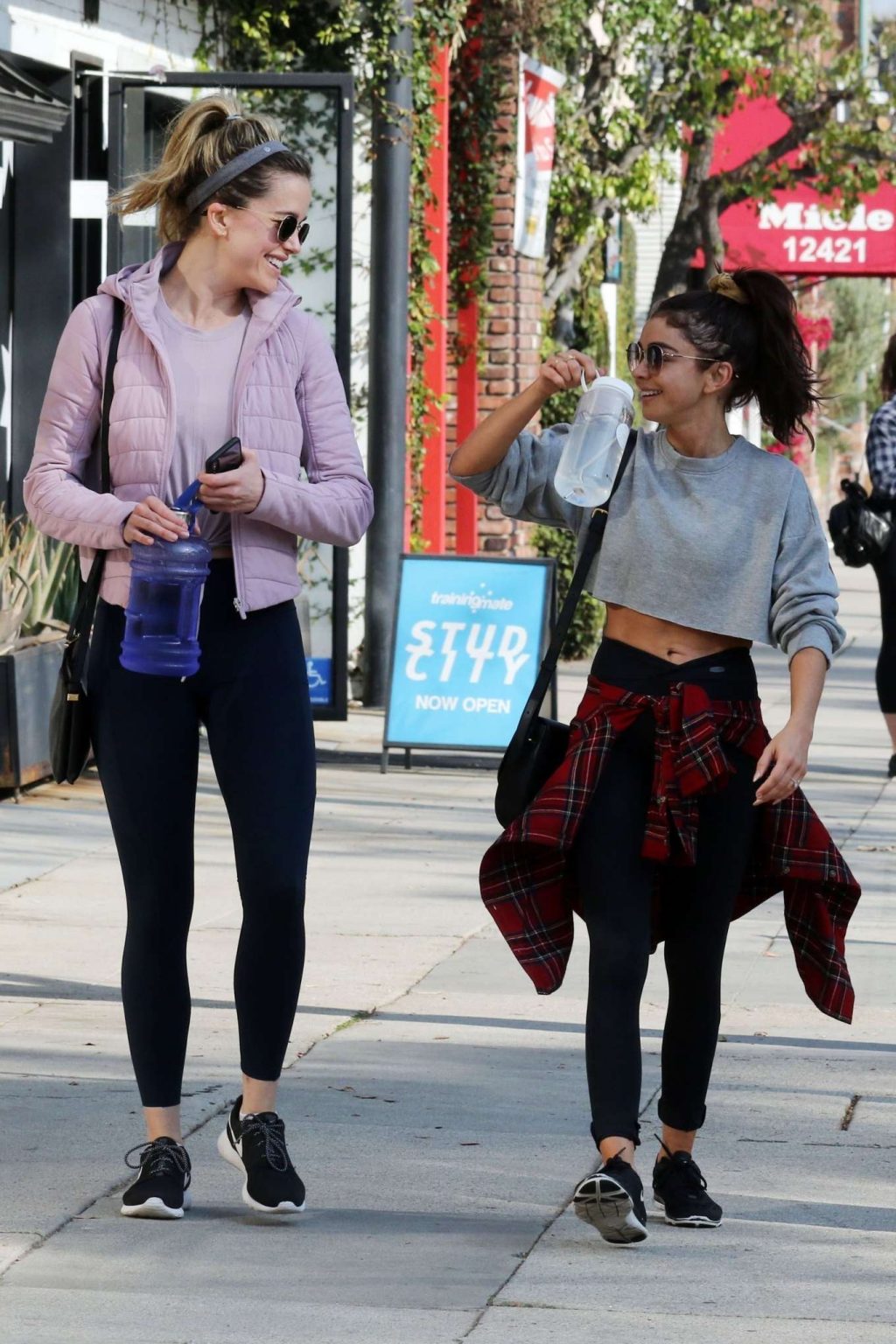 Index of /wp-content/uploads/photos/sarah-hyland/leave-a-gym-session-in