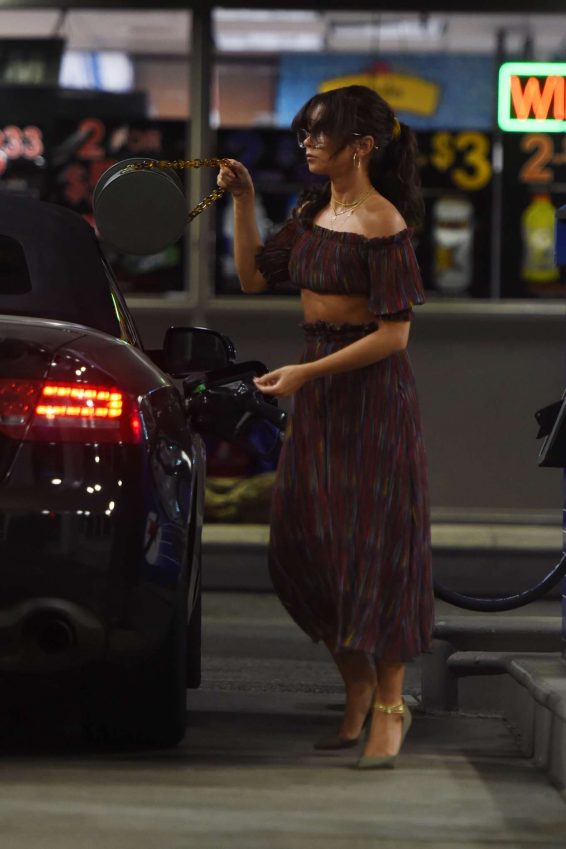 Sarah Hyland - Pumping gas in Los Angeles-10 | GotCeleb