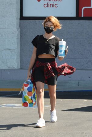 Sarah Hyland - Spotted Leaving a CVS in Los Angeles