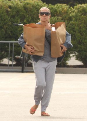 Sarah Jessica Parker - Grocery Shopping in the Hamptons