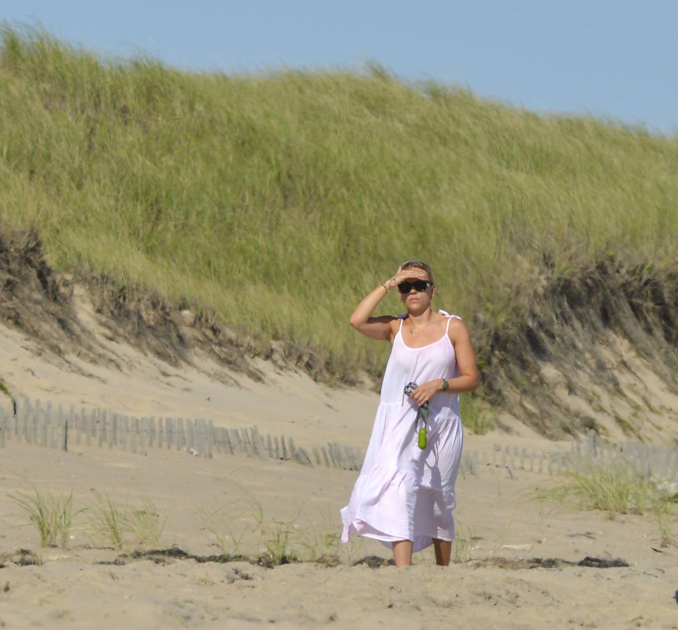 Scarlett Johansson – Seen on the beach in The Hamptons