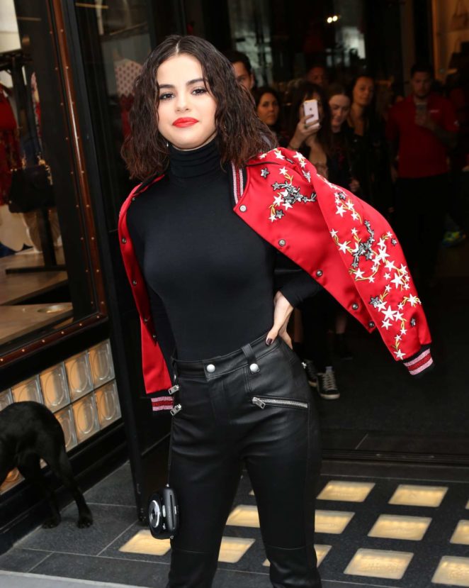 Selena Gomez: Meet and Greet at Coach House in NYC-07 | GotCeleb