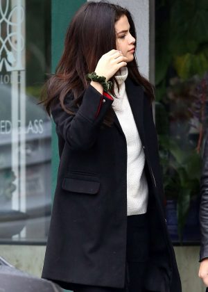 Selena Gomez - Out and about in Los Angeles