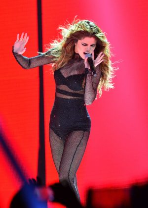Selena Gomez - Performing at 'Revival World Tour' in Newark