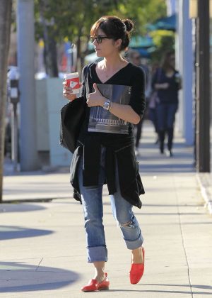 Selma Blair - Grabs some coffee in Beverly Hills