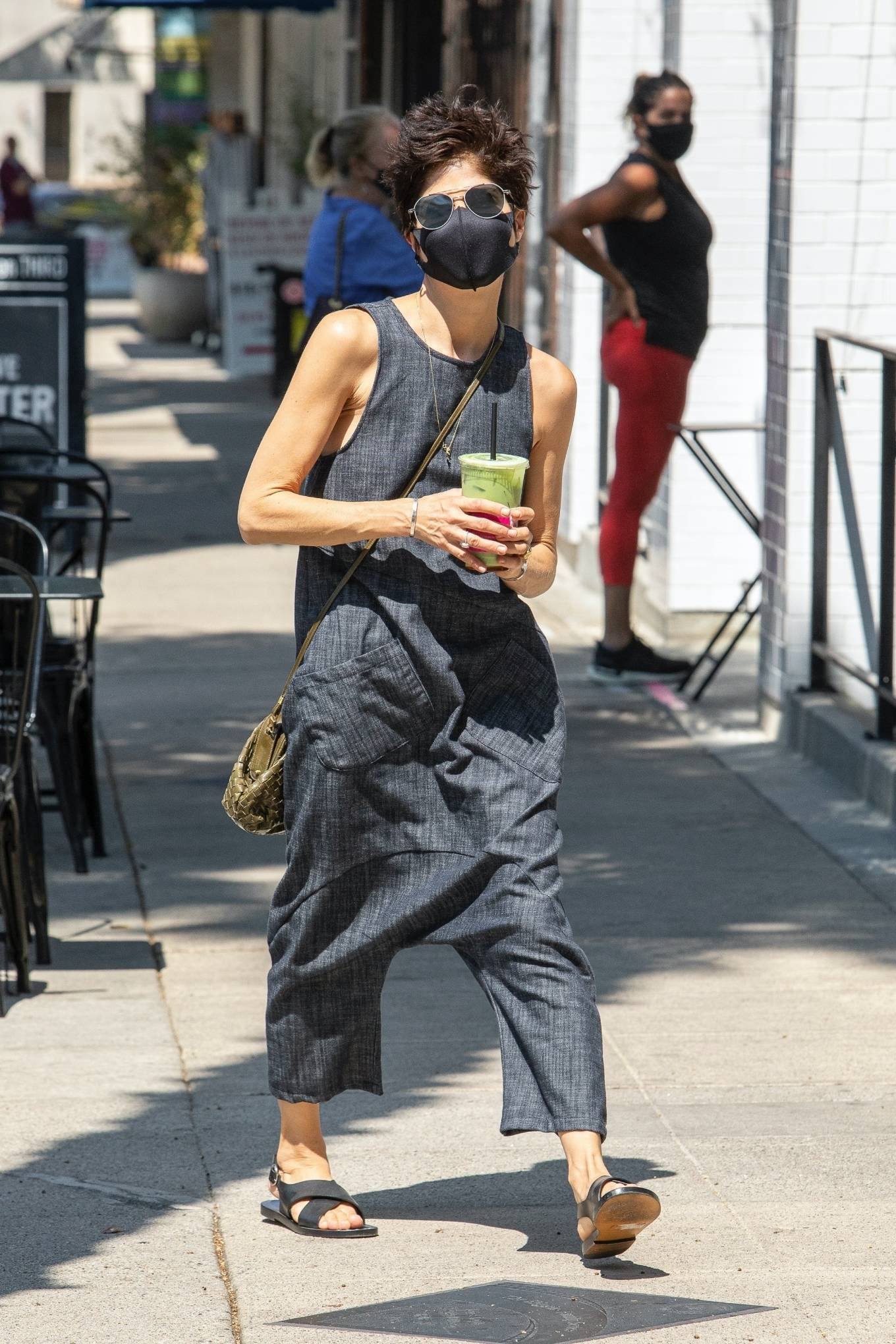 Selma Blair – Stops for a refreshing drink in Los Angeles