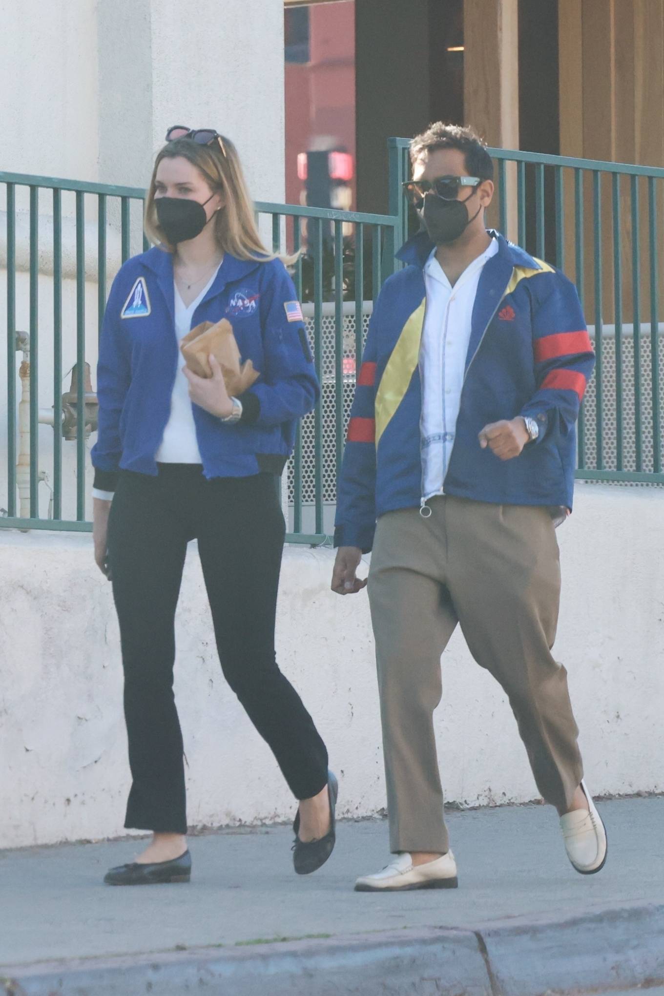 Serena Skov Campbell - Grabs groceries in Los Feliz-04 | GotCeleb