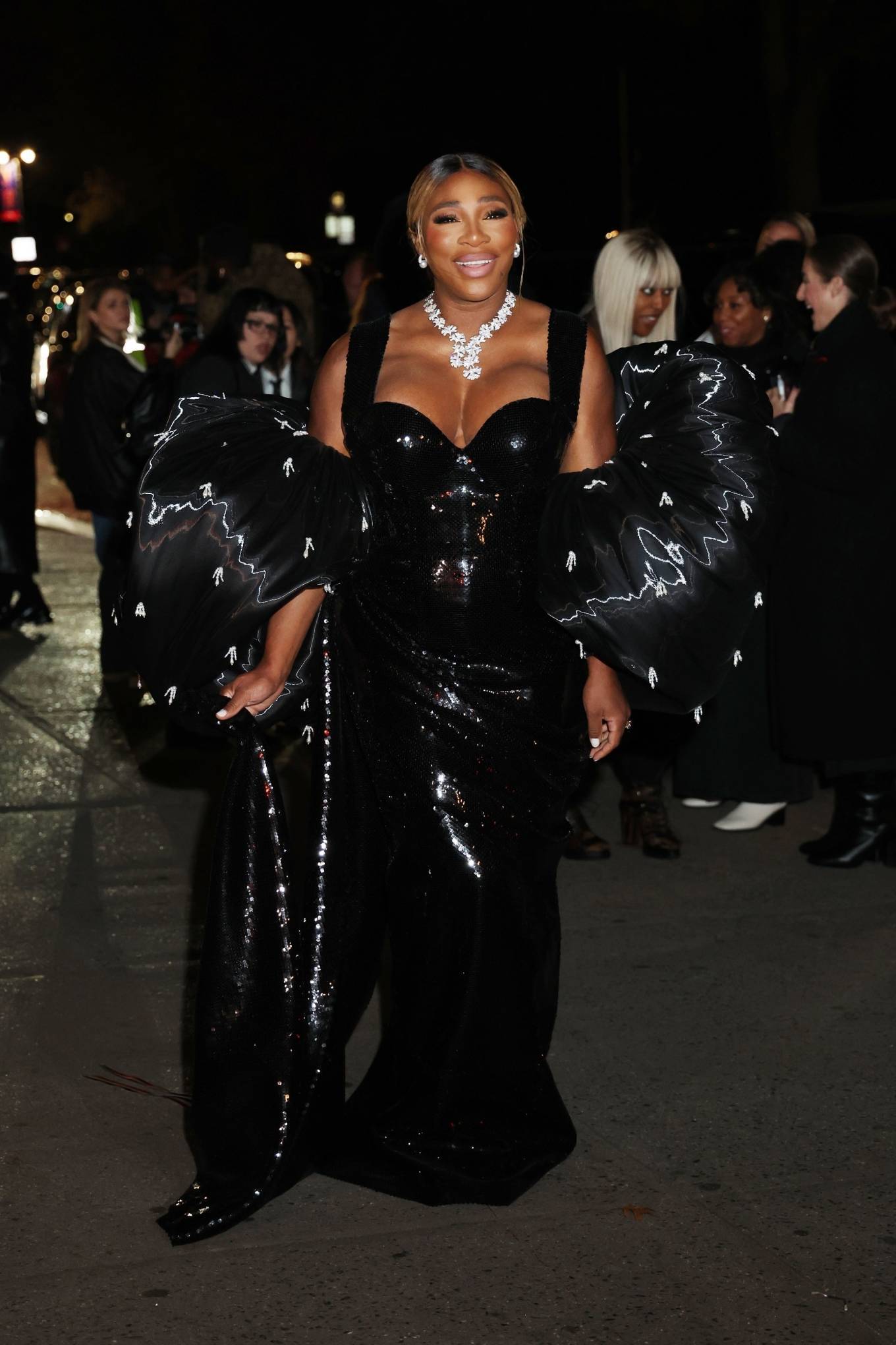 Serena Williams 2023 : Serena Williams – 2023 CFDA Fashion Awards in NYC-03