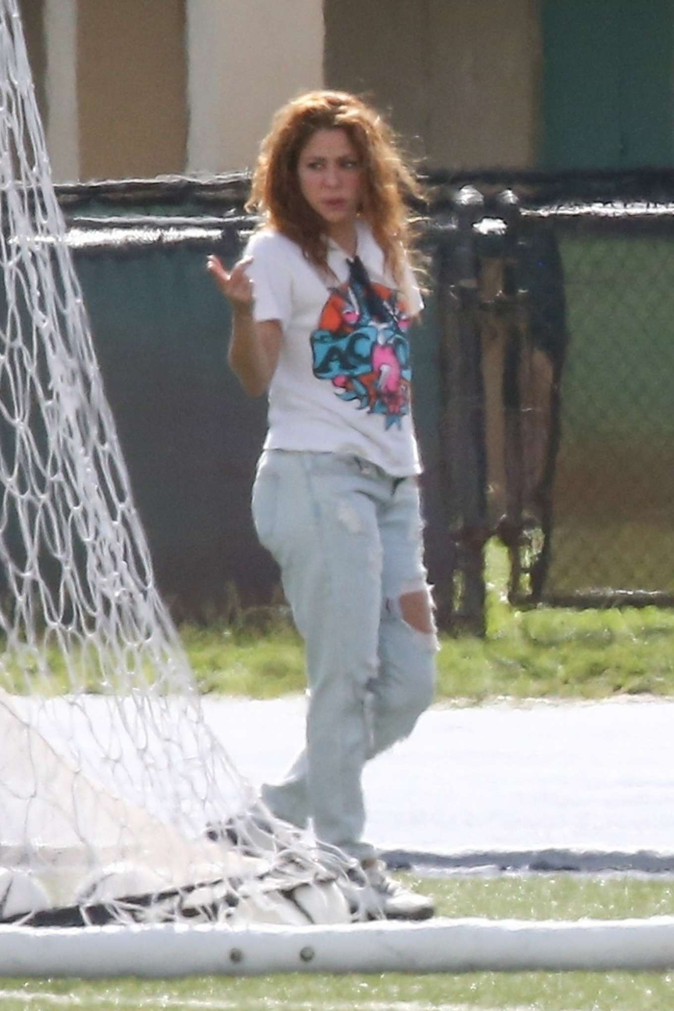 Shakira in Ripped Jeans-24 | GotCeleb