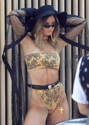 Shauna Sexton in Bikini - Photoshoot in Hollywood