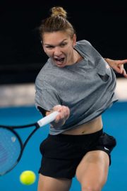 Simona Halep - Practises during the 2020 Australian Open in Melbourne