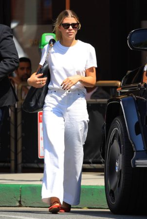 Sofia Richie - Steps out for lunch in Beverly Hills