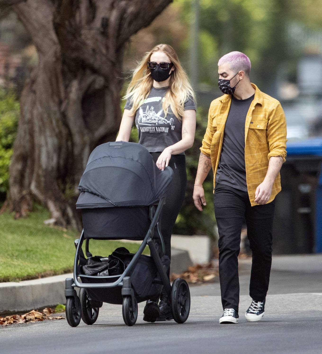 Sophie Turner – Seen while out with her family in Los Angeles - 1 ...