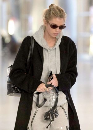Stella Maxwell - Arriving at Charles de Gaulle Airport in Paris