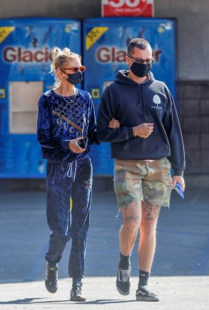 Stella Maxwell with a mysterious guy during a visit to CVS