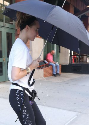 Suki Waterhouse in Tights heads to a gym in NYC