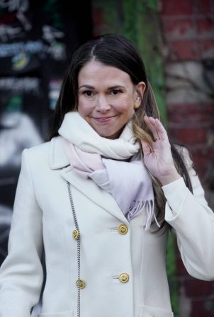 Sutton Foster - On set of 'Younger' in Brooklyn