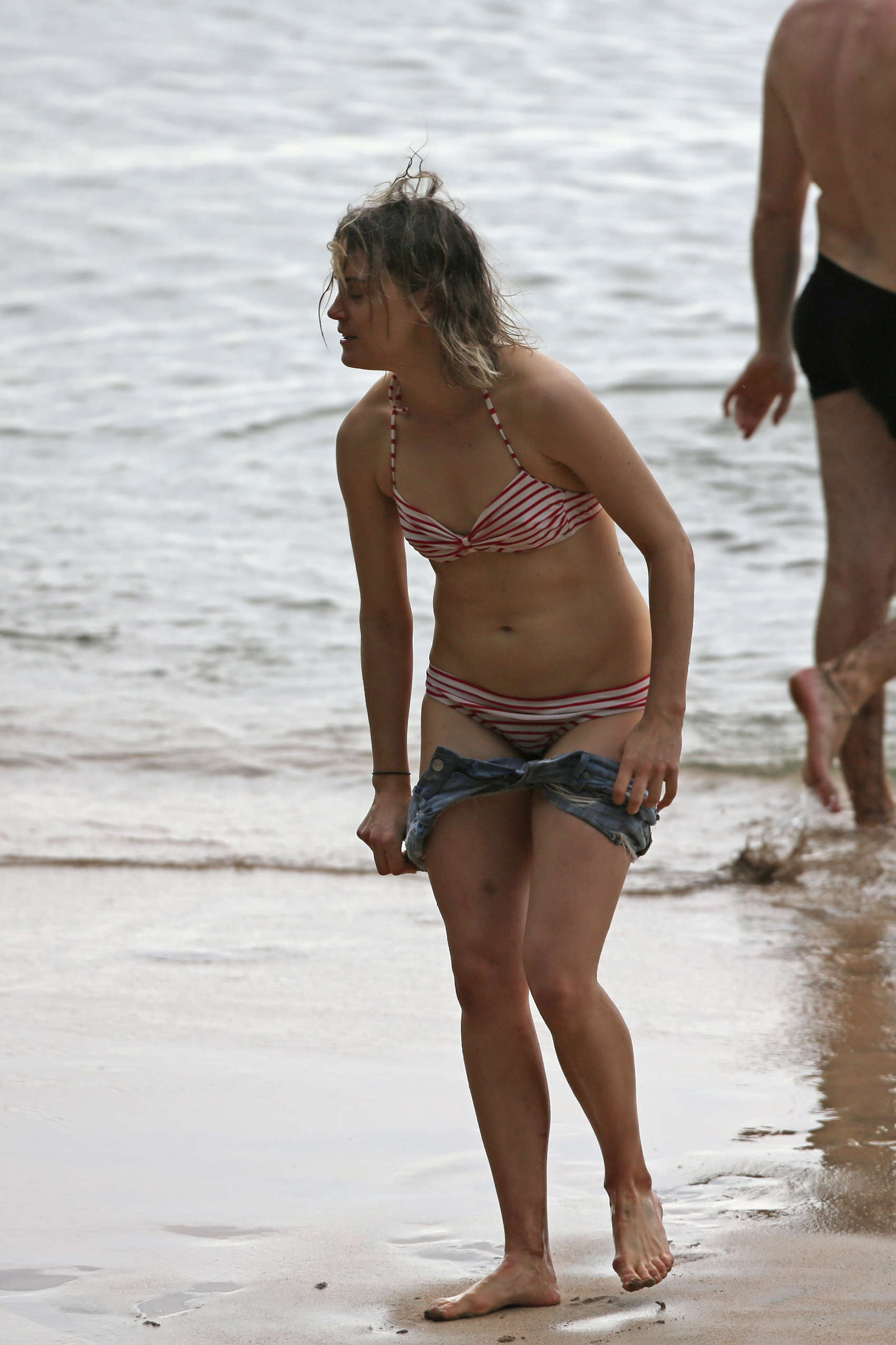 Taylor Schilling in bikini -08 | GotCeleb