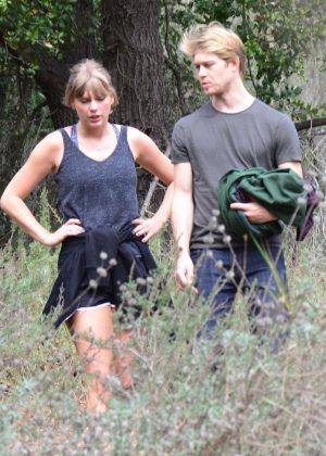 Taylor Swift and Joe Alwyn - Enjoy a scenic hike in Malibu