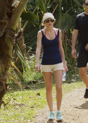 Taylor Swift in Short Shorts out in Hawaii