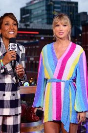 Taylor Swift - Interview with Robin Roberts at NFL Draft in Nashville