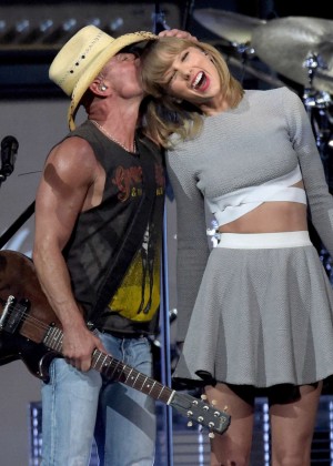 Taylor Swift - Kenny Chesney's 'The Big Revival' Tour in Nashville