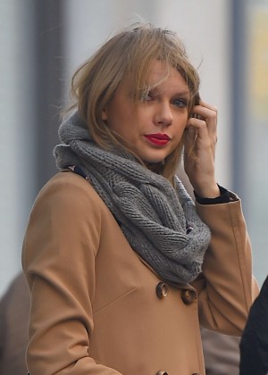 Taylor Swift Leaving her NYC Apartment